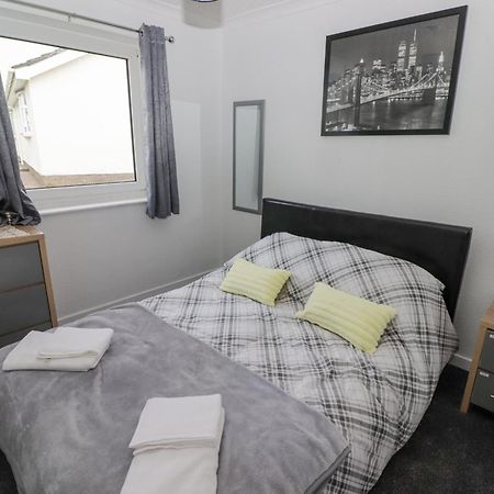 48 Gower Holiday Village Swansea Bagian luar foto