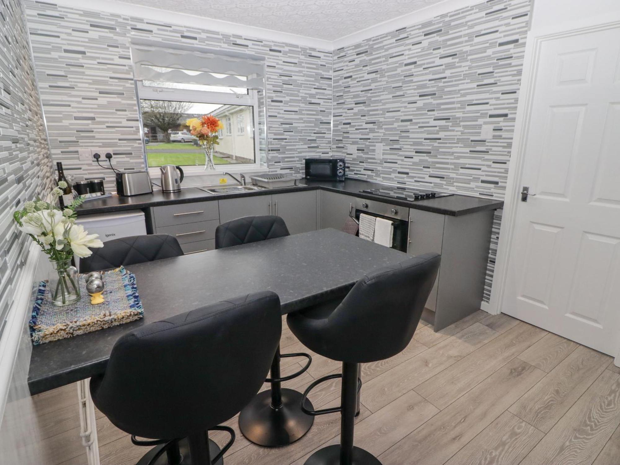 48 Gower Holiday Village Swansea Bagian luar foto